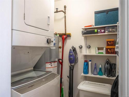 218-9805 Second St, Sidney, BC - Indoor Photo Showing Laundry Room