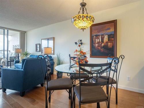 218-9805 Second St, Sidney, BC - Indoor Photo Showing Dining Room