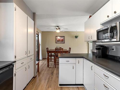 358 Cotlow Rd, Colwood, BC - Indoor Photo Showing Kitchen