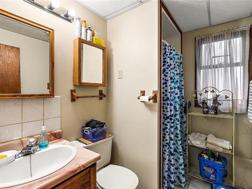 358 Cotlow Rd, Colwood, BC - Indoor Photo Showing Bathroom