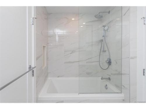 1108-777 Herald St, Victoria, BC - Indoor Photo Showing Bathroom