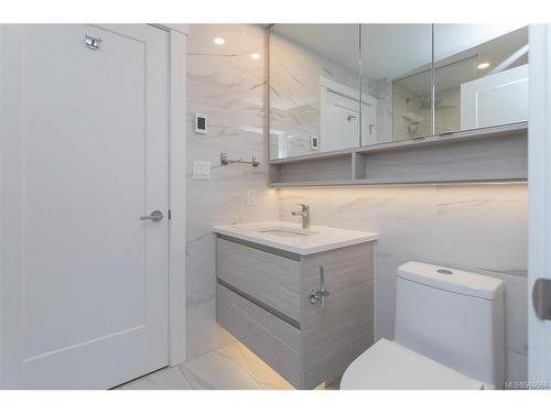 1108-777 Herald St, Victoria, BC - Indoor Photo Showing Bathroom