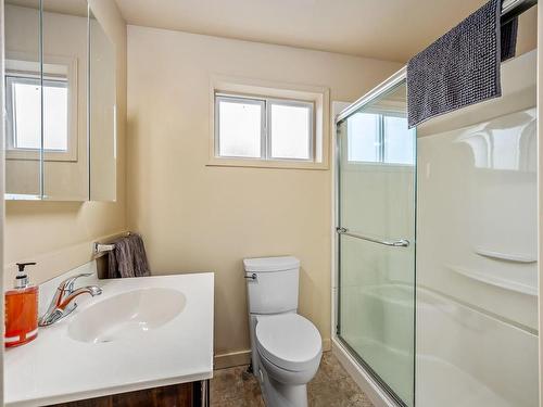 2814 Dunsmuir Ave, Cumberland, BC - Indoor Photo Showing Bathroom