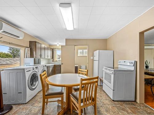 2814 Dunsmuir Ave, Cumberland, BC - Indoor Photo Showing Laundry Room