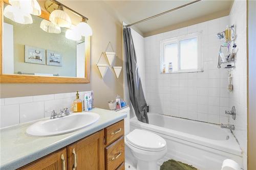 985 Limeridge Road E|Unit #32, Hamilton, ON - Indoor Photo Showing Bathroom