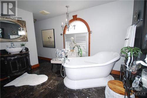 11 Fairway Drive, Petawawa, ON - Indoor Photo Showing Bathroom