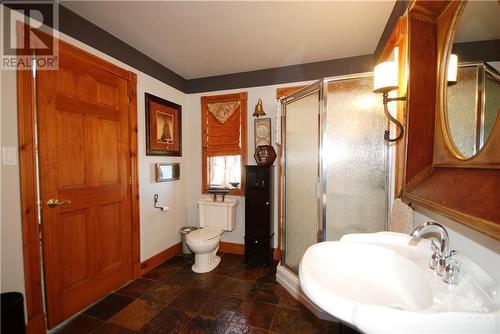 11 Fairway Drive, Petawawa, ON - Indoor Photo Showing Bathroom