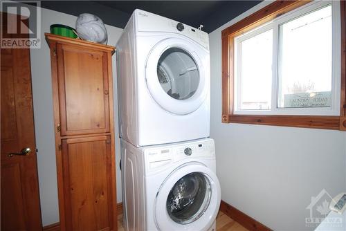 11 Fairway Drive, Petawawa, ON - Indoor Photo Showing Laundry Room