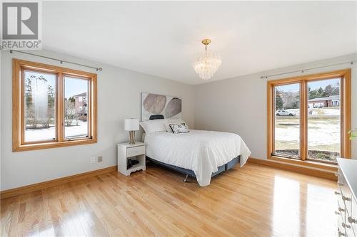 1085 Moffatt Drive, Cumberland, ON - Indoor Photo Showing Bedroom