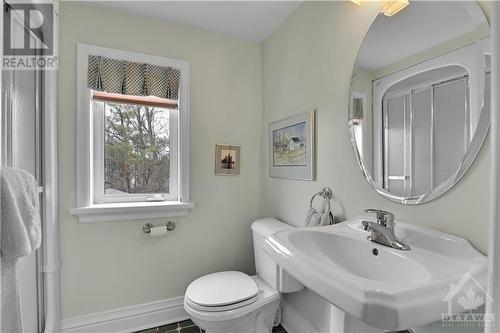 1922 River Road, Manotick, ON - Indoor Photo Showing Bathroom