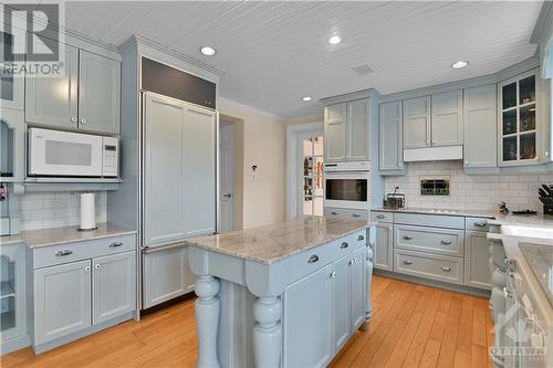 1922 River Road, Manotick, ON - Indoor Photo Showing Kitchen With Upgraded Kitchen