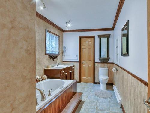 Bathroom - 3493 Ch. Du Village, Saint-Adolphe-D'Howard, QC - Indoor Photo Showing Bathroom