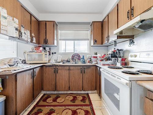 30 Lilac Ave, Toronto, ON - Indoor Photo Showing Kitchen With Double Sink