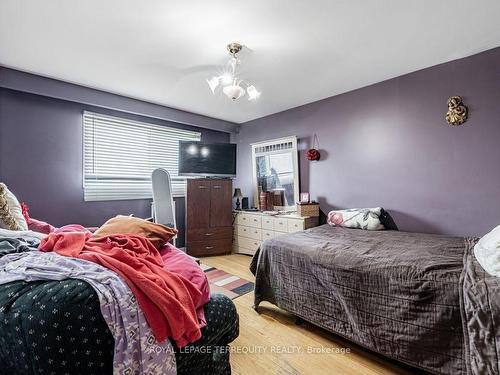 30 Lilac Ave, Toronto, ON - Indoor Photo Showing Bedroom