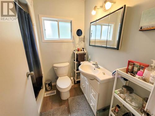 646 Cedar Dr, Iroquois Falls, ON - Indoor Photo Showing Bathroom