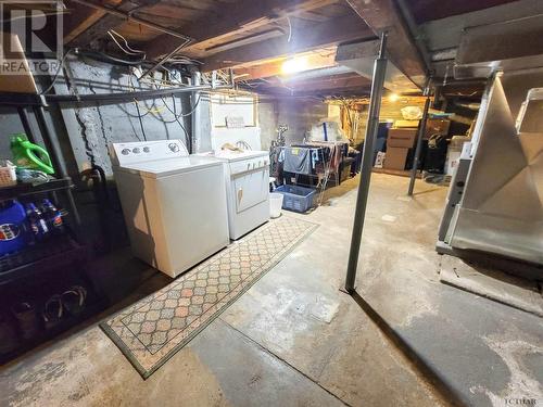 646 Cedar Dr, Iroquois Falls, ON - Indoor Photo Showing Laundry Room