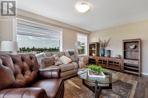 5601 Lakeshore Drive Unit# 304, Osoyoos, BC - Indoor Photo Showing Living Room