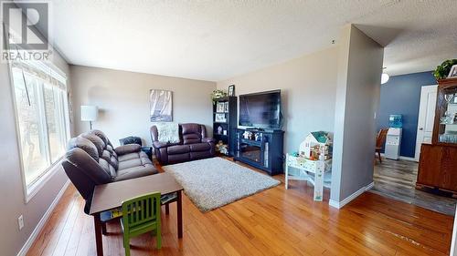 10663 102 Street, Taylor, BC - Indoor Photo Showing Living Room