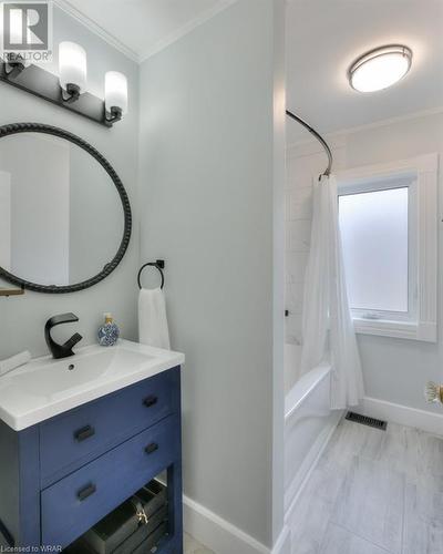 82 Trinity Street, Stratford, ON - Indoor Photo Showing Bathroom