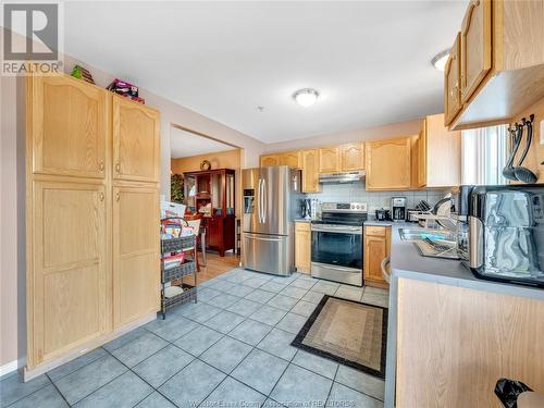 4005 Maple Leaf Crescent, Windsor, ON - Indoor Photo Showing Kitchen