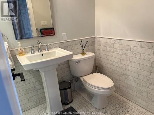 2175 Wyandotte Street East Unit# 410, Windsor, ON - Indoor Photo Showing Bathroom
