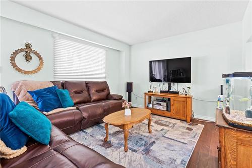 122 Lakeshore Road|Unit #8, St. Catharines, ON - Indoor Photo Showing Living Room