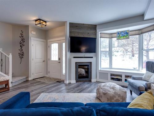 6-3277 Broadview Road, West Kelowna, BC - Indoor Photo Showing Living Room With Fireplace