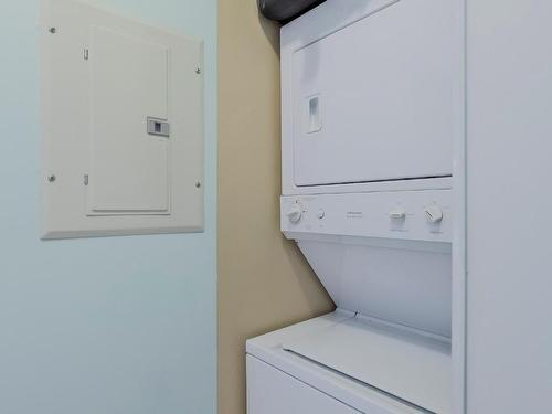 216-1350 Ridgeway Drive, Kelowna, BC - Indoor Photo Showing Laundry Room