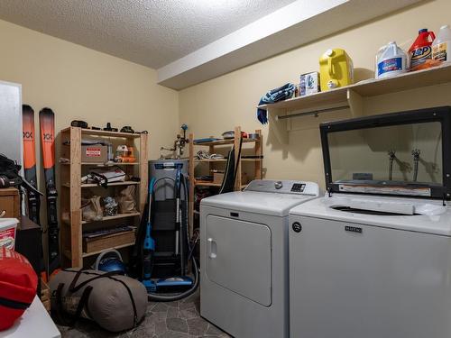 214-1640 Ufton Court, Kelowna, BC - Indoor Photo Showing Laundry Room