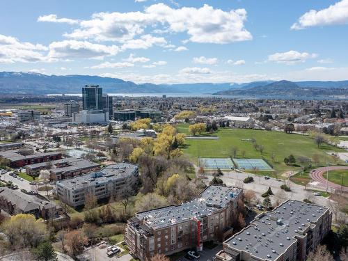 214-1640 Ufton Court, Kelowna, BC - Outdoor With View