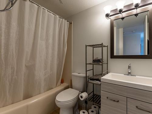 214-1640 Ufton Court, Kelowna, BC - Indoor Photo Showing Bathroom