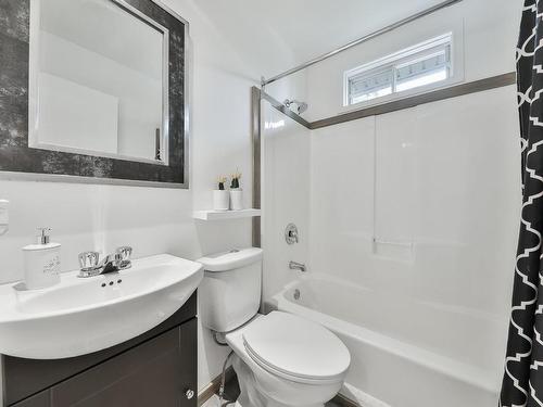 Salle de bains - 291  - 293 Rue St-Paul, Saint-Donat, QC - Indoor Photo Showing Bathroom