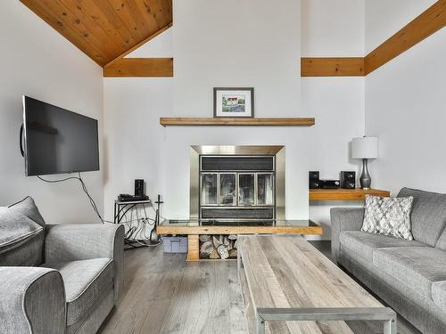 Salon - 291  - 293 Rue St-Paul, Saint-Donat, QC - Indoor Photo Showing Living Room