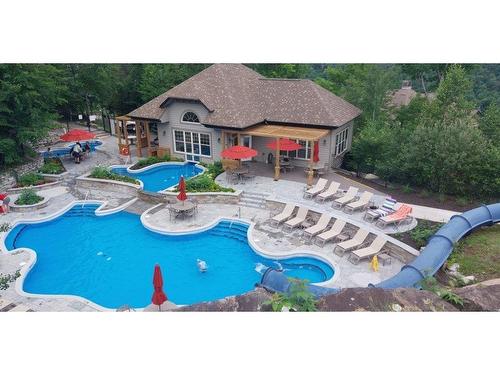 Piscine - 4-290 Rue Du Mont-Plaisant, Mont-Tremblant, QC - Outdoor With In Ground Pool With Deck Patio Veranda With Backyard