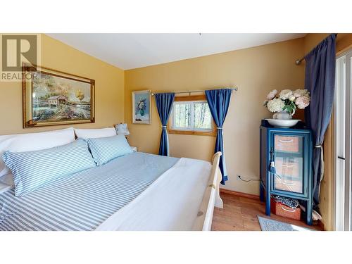 7796 N Bridge Lake Road, 100 Mile House, BC - Indoor Photo Showing Bedroom