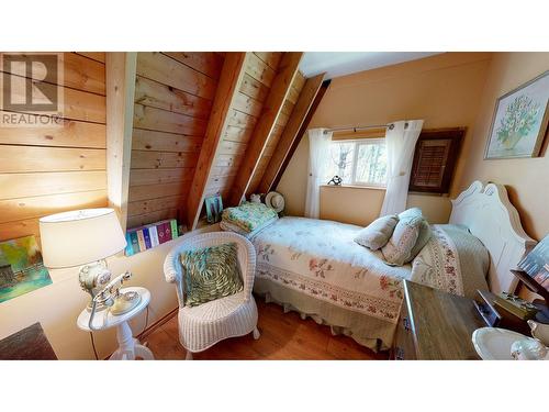 7796 N Bridge Lake Road, 100 Mile House, BC - Indoor Photo Showing Bedroom