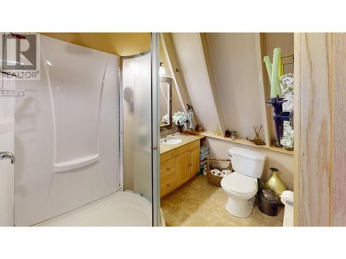 7796 N Bridge Lake Road, 100 Mile House, BC - Indoor Photo Showing Bathroom