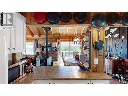 7796 N Bridge Lake Road, 100 Mile House, BC - Indoor Photo Showing Kitchen