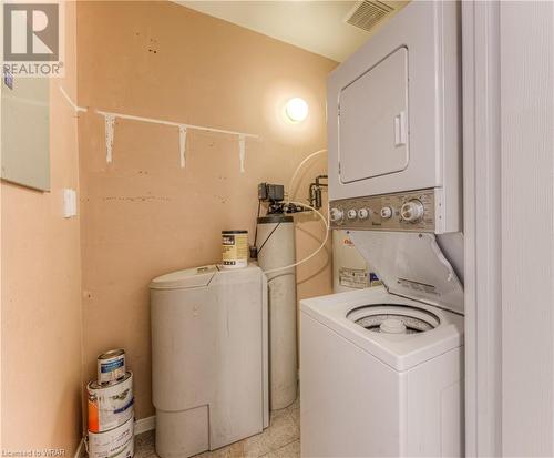 565 Greenfield Avenue Unit# 406, Kitchener, ON - Indoor Photo Showing Laundry Room
