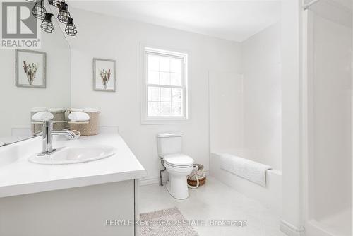 27 Daleman Drive, Bracebridge, ON - Indoor Photo Showing Bathroom
