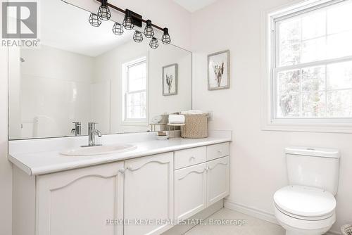 27 Daleman Drive, Bracebridge, ON - Indoor Photo Showing Bathroom