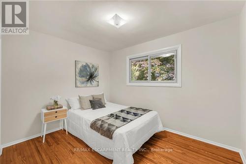 2097 Jerseyville Rd W, Hamilton, ON - Indoor Photo Showing Bedroom