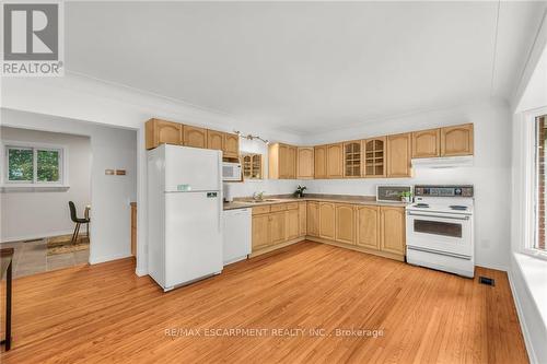 2097 Jerseyville Rd W, Hamilton, ON - Indoor Photo Showing Kitchen With Double Sink