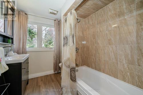 1084 Pearson Drive, Oakville, ON - Indoor Photo Showing Bathroom