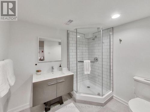 12 Ridley Gardens, Toronto, ON - Indoor Photo Showing Bathroom