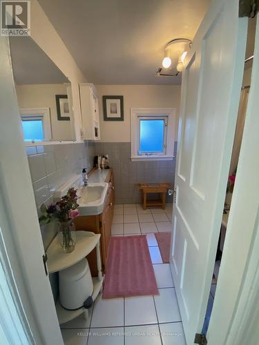 148 Markland Street, Hamilton, ON - Indoor Photo Showing Bathroom