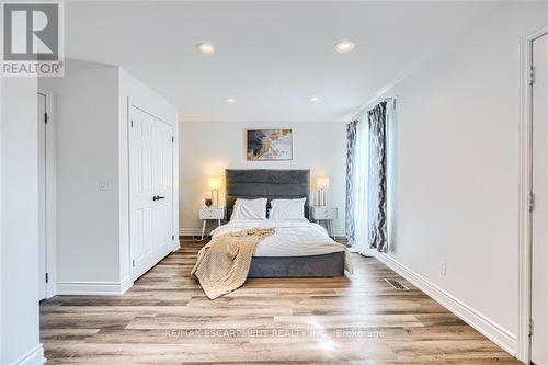 15 Carrick Ave, Hamilton, ON - Indoor Photo Showing Bedroom
