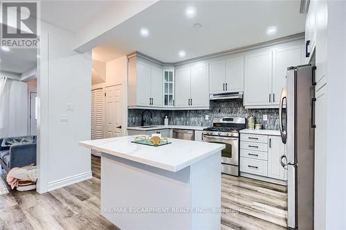 15 Carrick Avenue, Hamilton, ON - Indoor Photo Showing Kitchen
