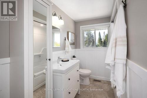 45 Duncan Street W, Blue Mountains, ON - Indoor Photo Showing Bathroom