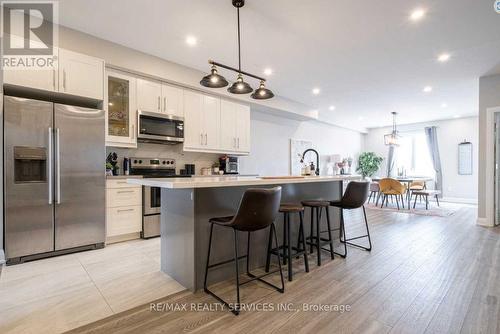 #Upper -14 Ashford Pl, St. Catharines, ON - Indoor Photo Showing Kitchen With Upgraded Kitchen